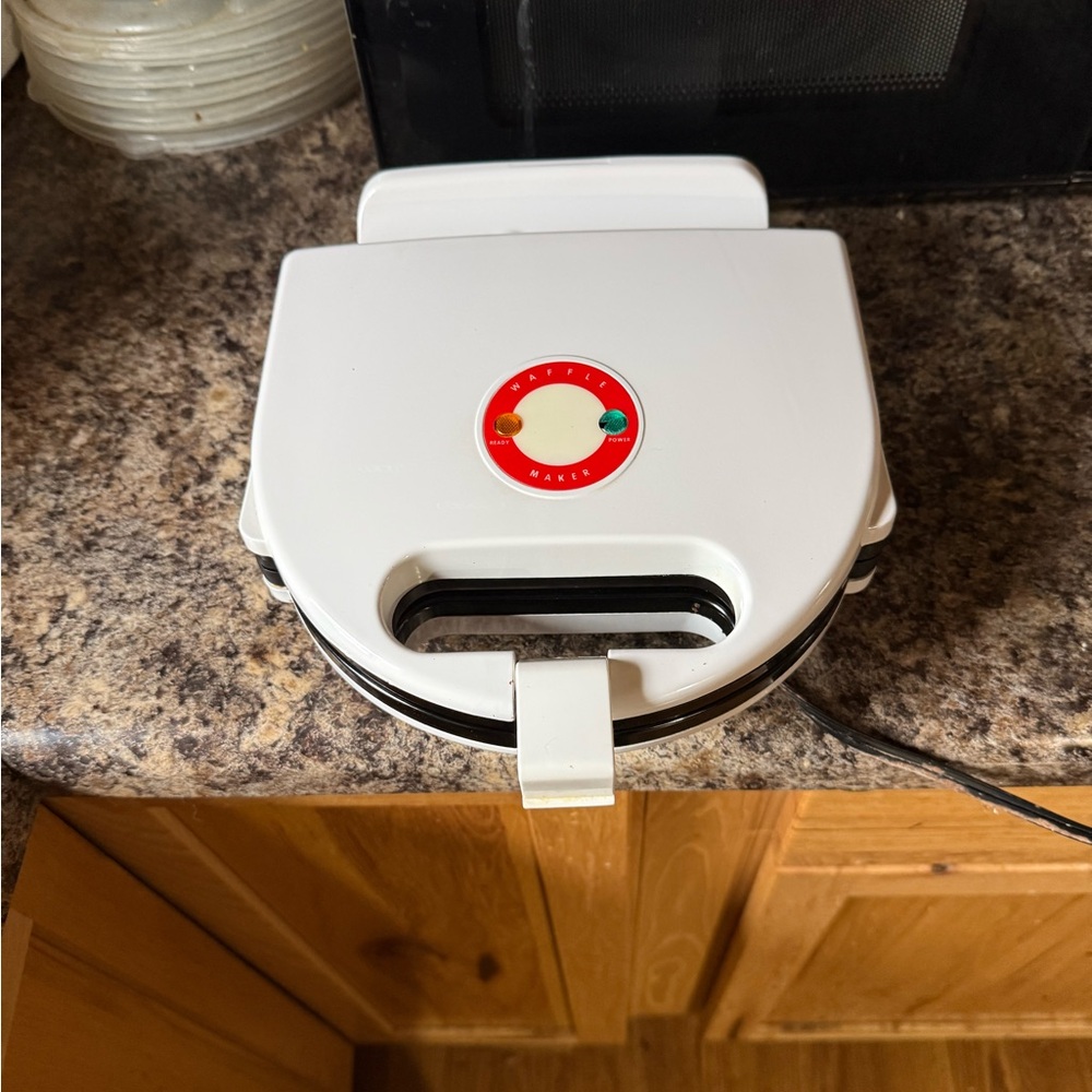 Mainstays White Waffle Maker